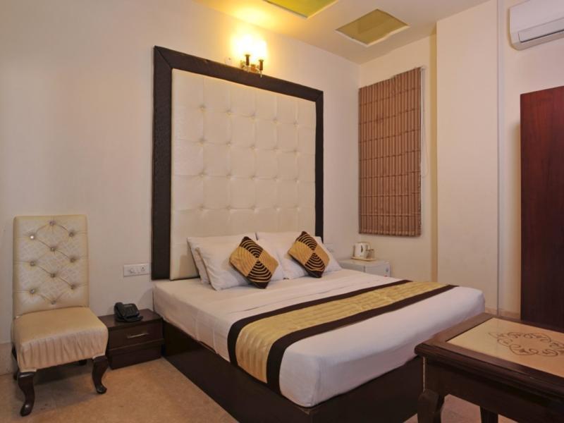 Hotel Taksh Inn Delhi  Exterior photo